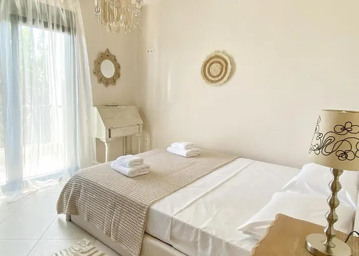 House 11 Апартаменты *